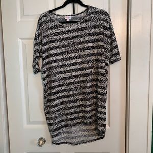 Cute Black and White LuLaRoe Irma Top